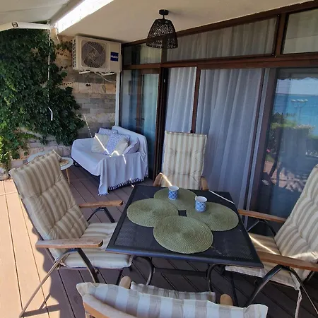 Апартамент Dolce Near The Coast *